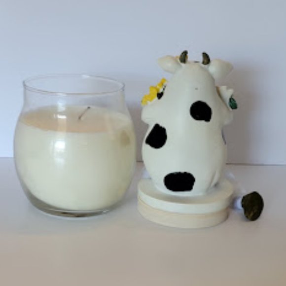 Brand New Vanilla Candle with Adorable Cow with Sunflowers Topper - Picture 3 of 5